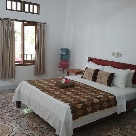 Putri Homestay Гілі-Мено Екстер'єр фото