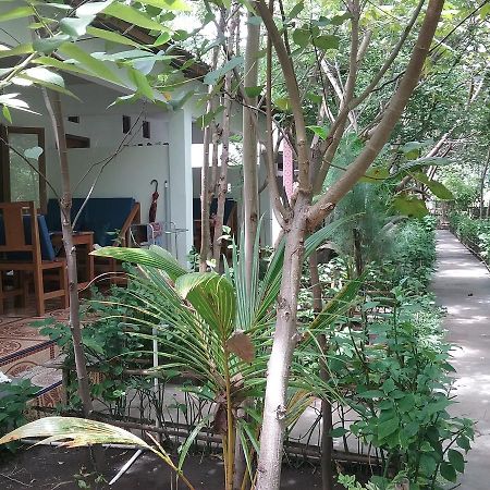 Putri Homestay Гілі-Мено Екстер'єр фото