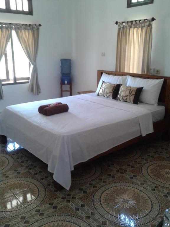 Putri Homestay Гілі-Мено Номер фото