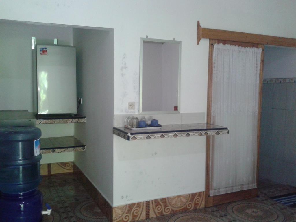 Putri Homestay Гілі-Мено Екстер'єр фото