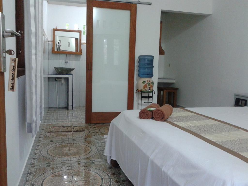 Putri Homestay Гілі-Мено Номер фото
