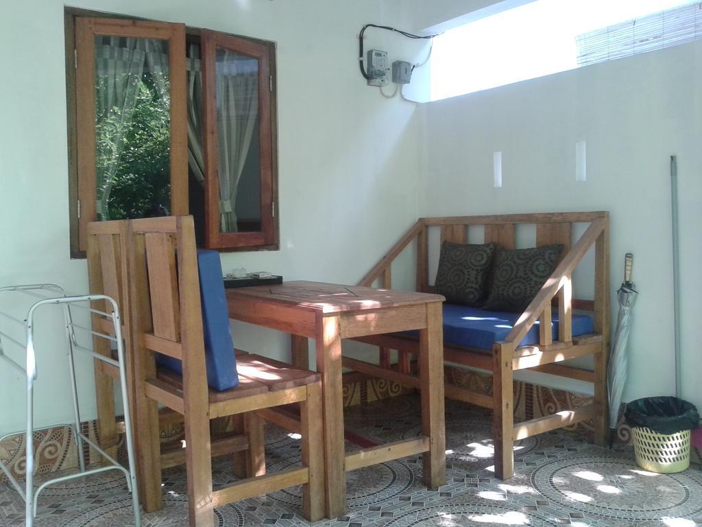 Putri Homestay Гілі-Мено Екстер'єр фото