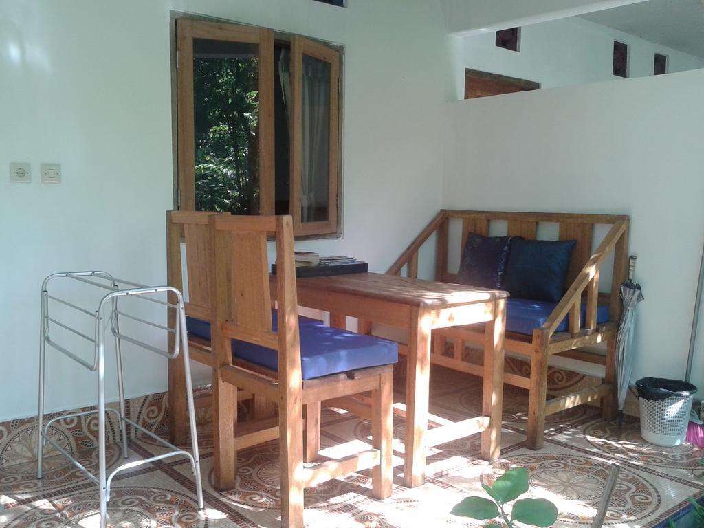 Putri Homestay Гілі-Мено Екстер'єр фото