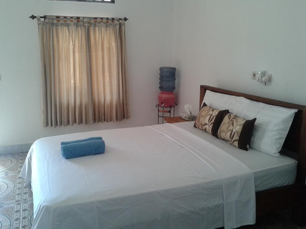 Putri Homestay Гілі-Мено Номер фото