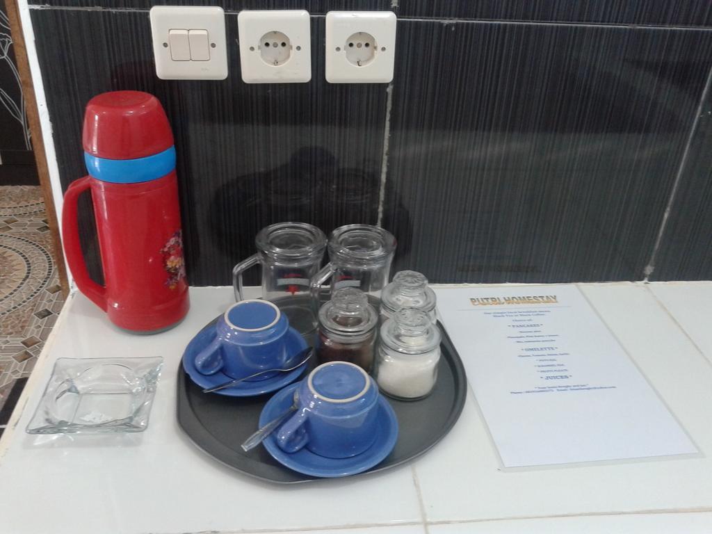 Putri Homestay Гілі-Мено Номер фото