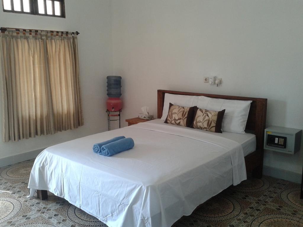 Putri Homestay Гілі-Мено Номер фото