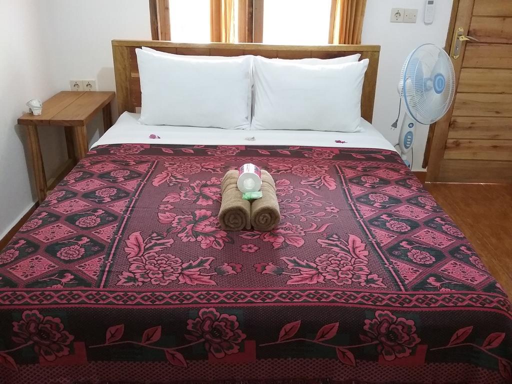 Putri Homestay Гілі-Мено Екстер'єр фото