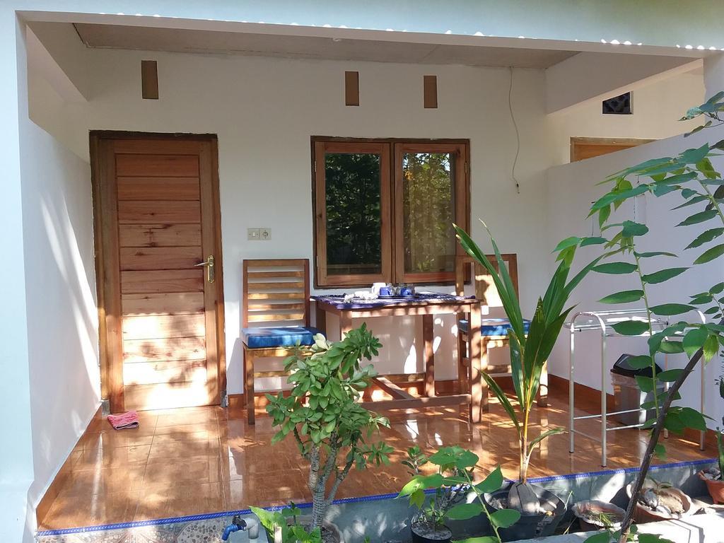 Putri Homestay Гілі-Мено Екстер'єр фото