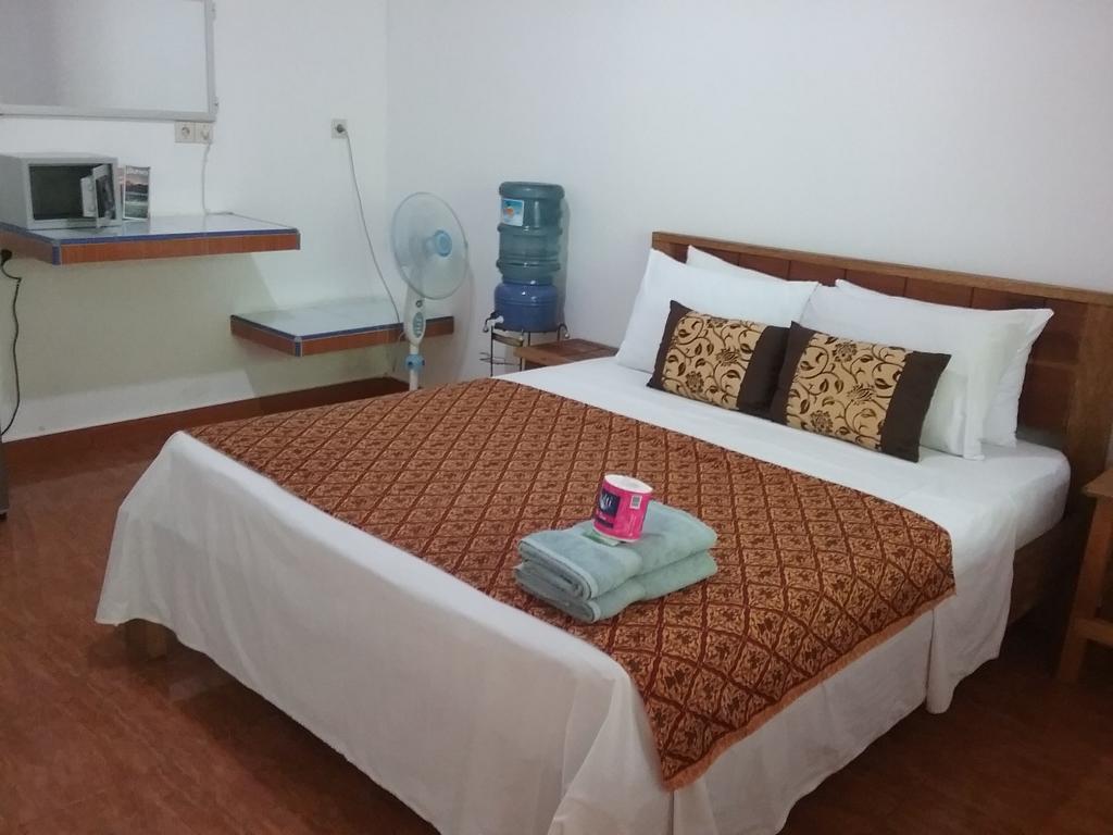 Putri Homestay Гілі-Мено Екстер'єр фото