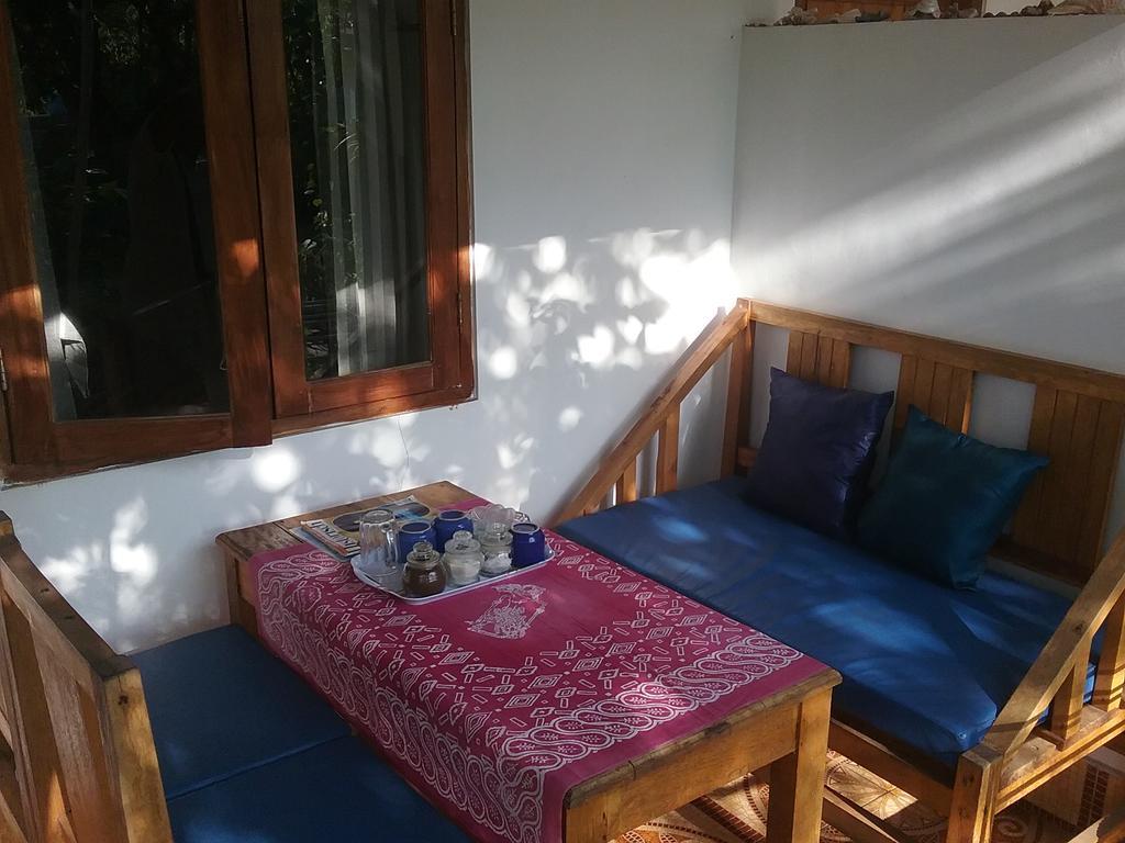 Putri Homestay Гілі-Мено Екстер'єр фото