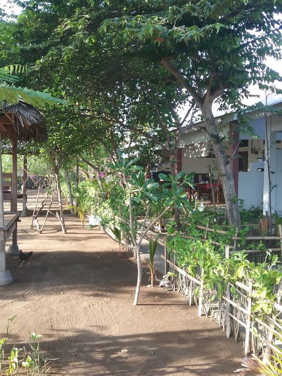Putri Homestay Гілі-Мено Екстер'єр фото