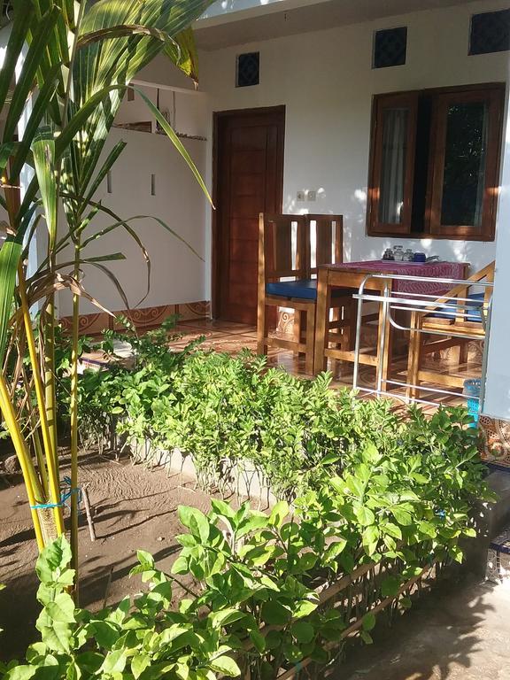 Putri Homestay Гілі-Мено Екстер'єр фото