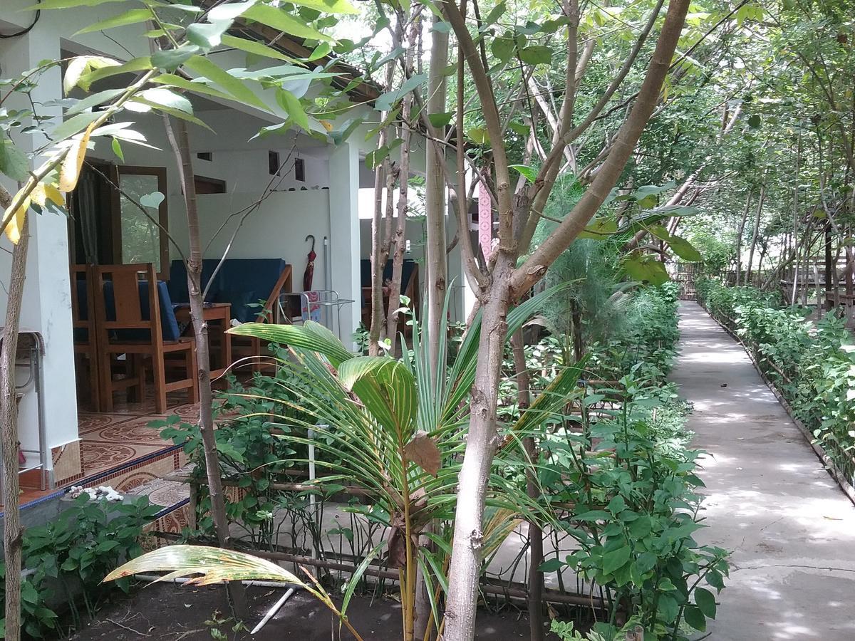Putri Homestay Гілі-Мено Екстер'єр фото